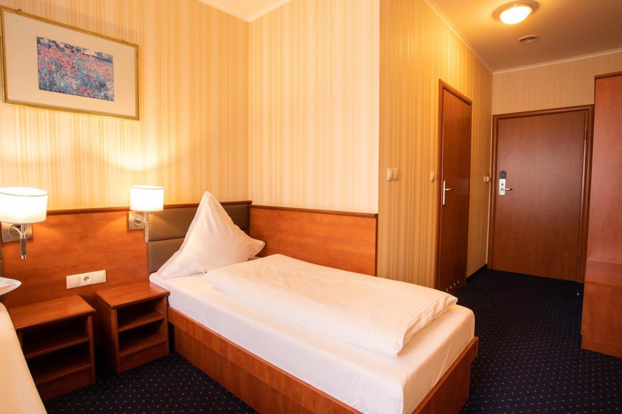 Business Hotel Vega Wroclaw Exterior photo