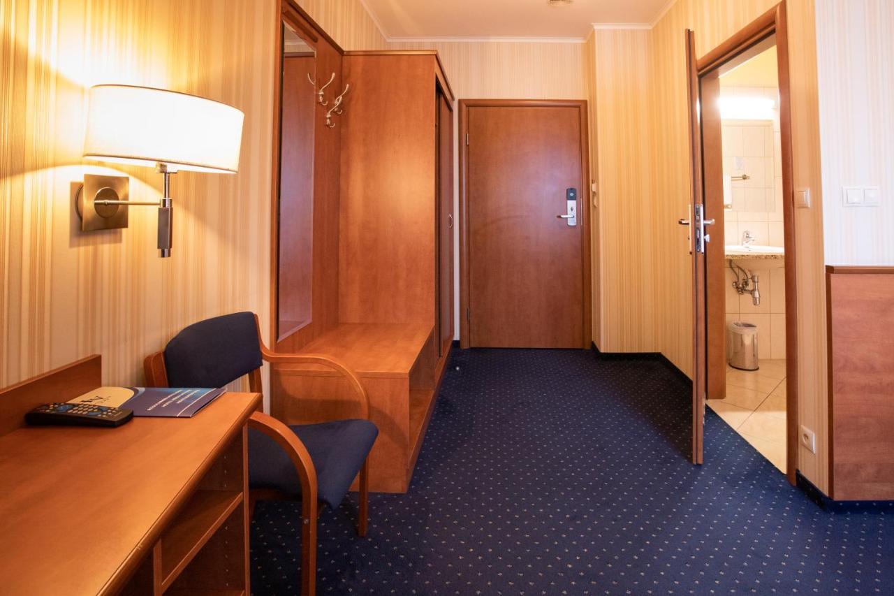 Business Hotel Vega Wroclaw Exterior photo