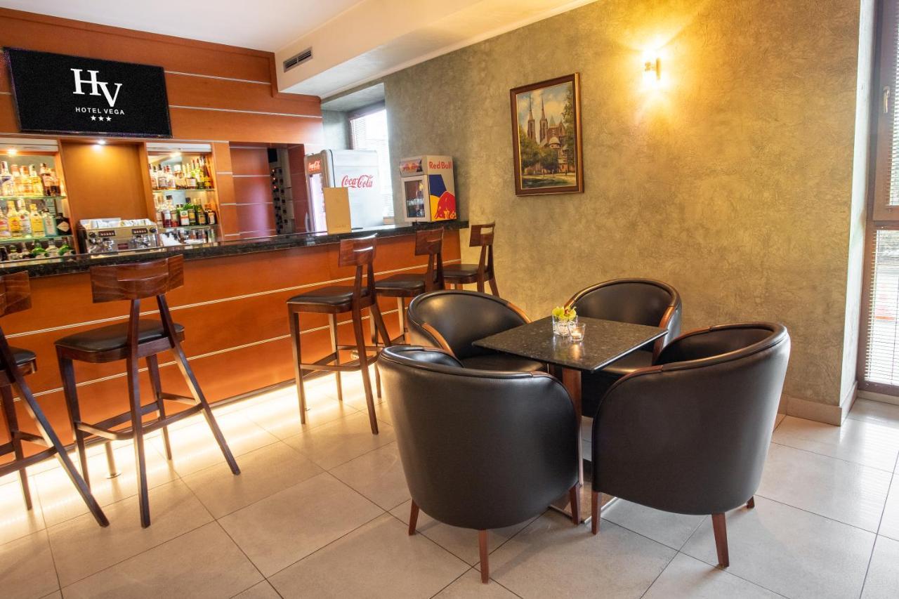 Business Hotel Vega Wroclaw Exterior photo