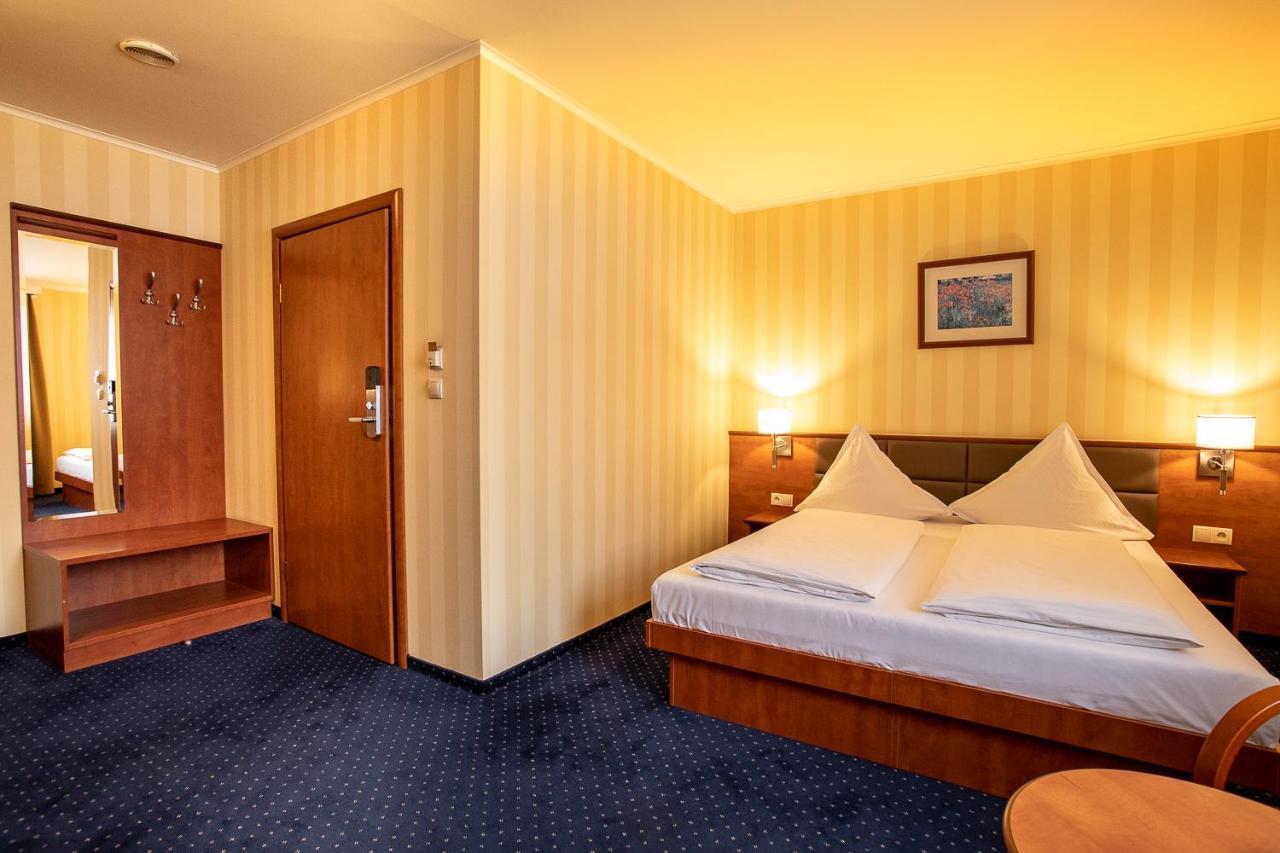 Business Hotel Vega Wroclaw Exterior photo