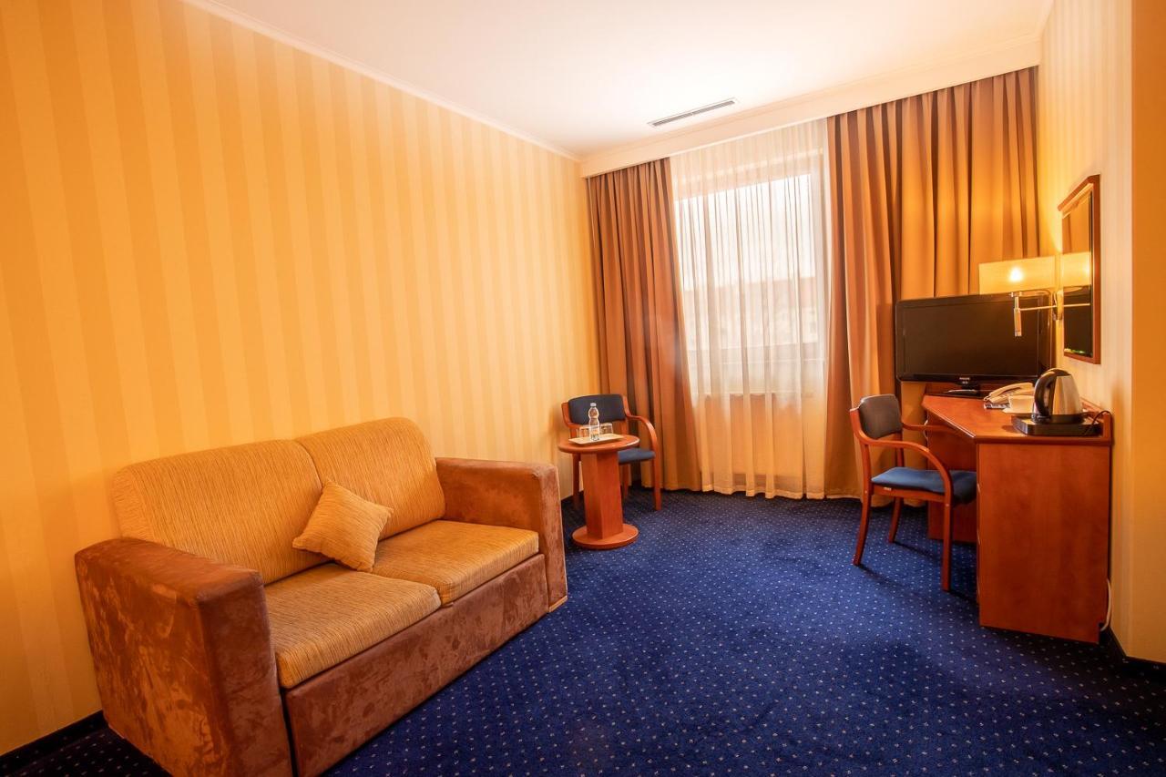Business Hotel Vega Wroclaw Exterior photo